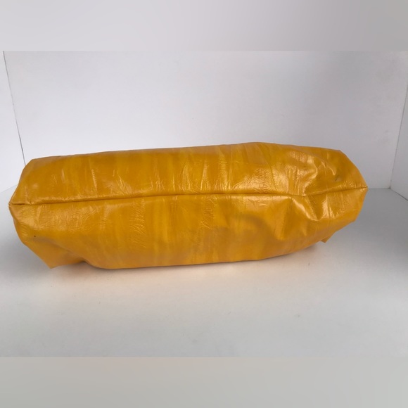 Yellow clutch with frame - Picture 3 of 6